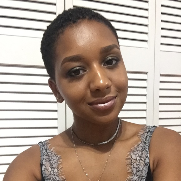 Meet your Posher, Amanda - Picture 1 of 2